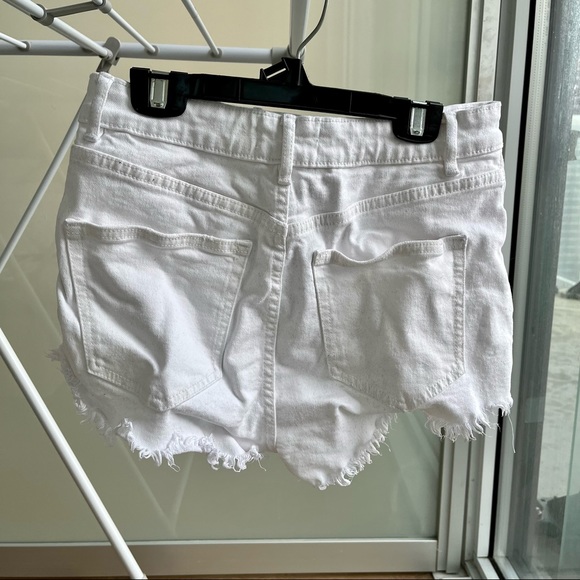 Zara white high rise frayed denim shorts - Picture 3 of 4